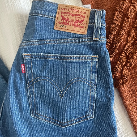 Levi Mom jeans - Picture 1 of 7